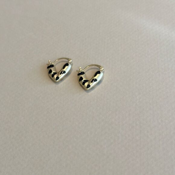 Gold and Black Heart Earrings M1253 - Picture 4 of 5
